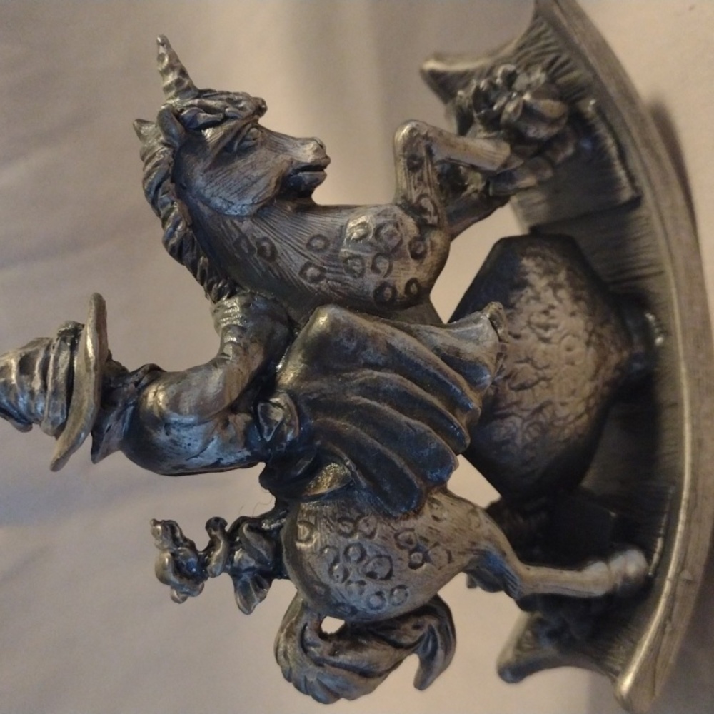 Tudor Mint pewter dragon "The Nursery" - Picture 5 of 10